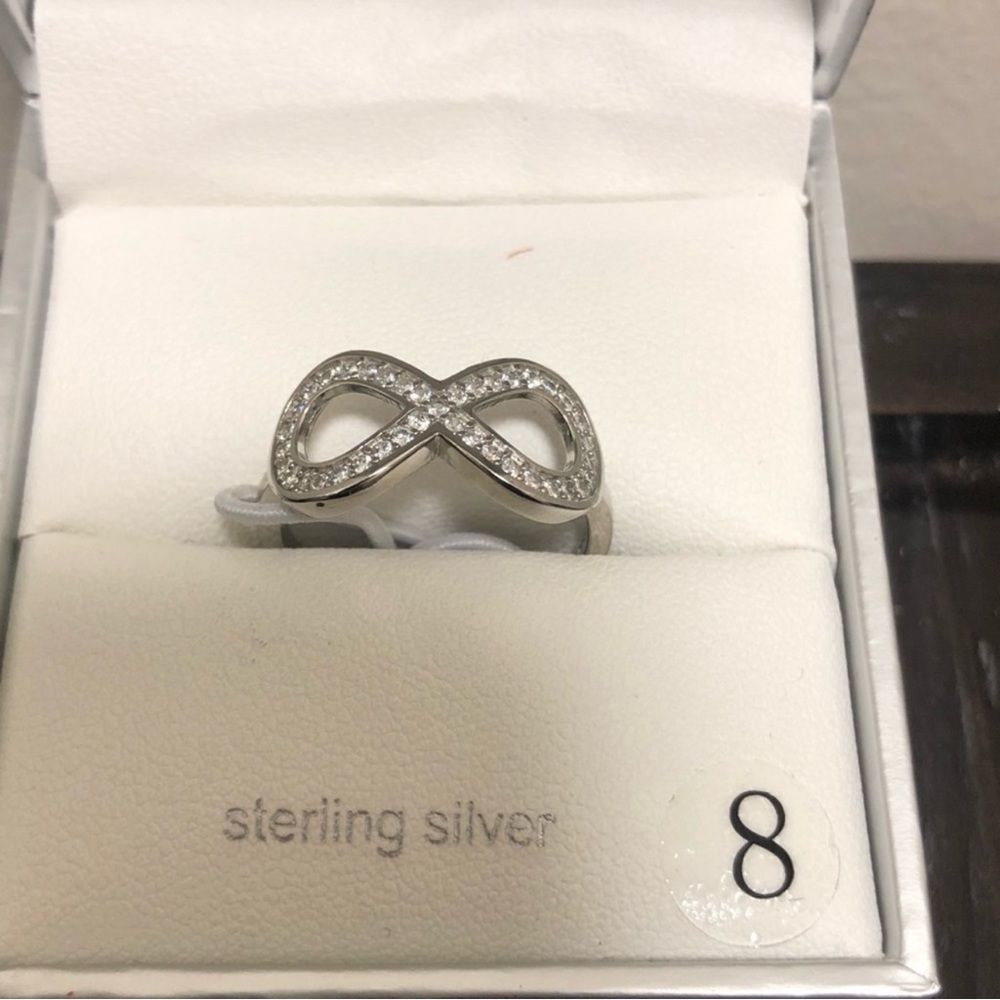 Silver Cubic Zirconia Infinity Ring Women’s ring Size 8 New NIB